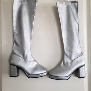 Women's fashion boots Size 6 Chinese Laundry
